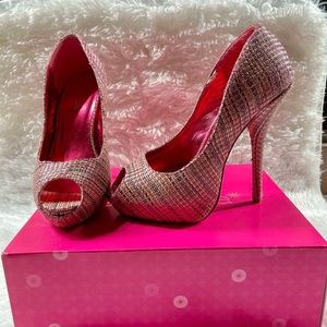 Shoedazzle Fuchsia/grey textured peep toe platform heels-size 9